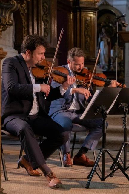 Epoque Quartet a Duo Siempre nuevo vystoupili v broumovském kostele sv. Petra a Pavla