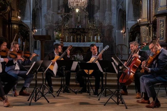 Epoque Quartet a Duo Siempre nuevo vystoupili v broumovském kostele sv. Petra a Pavla