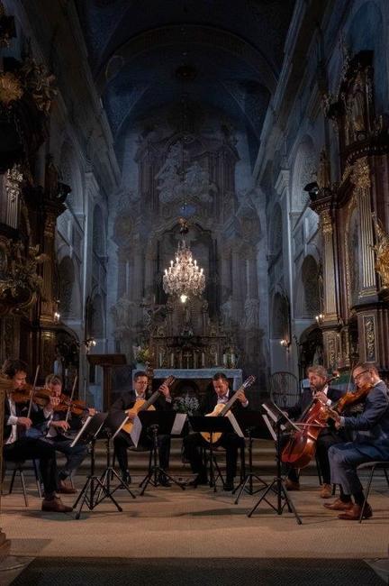 Epoque Quartet a Duo Siempre nuevo vystoupili v broumovském kostele sv. Petra a Pavla