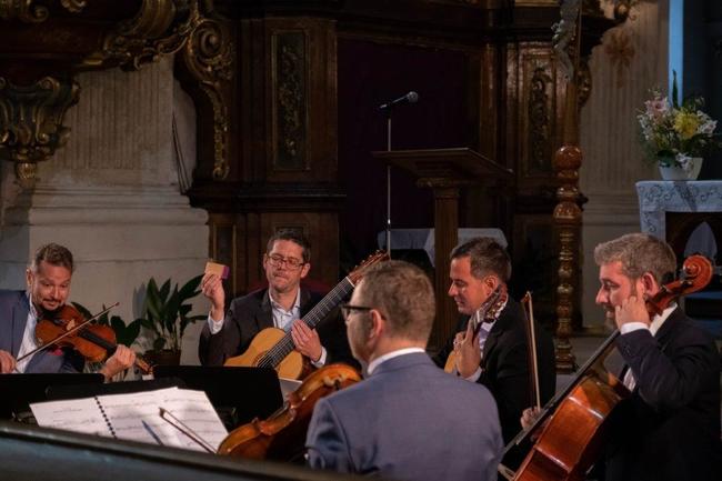 Epoque Quartet a Duo Siempre nuevo vystoupili v broumovském kostele sv. Petra a Pavla