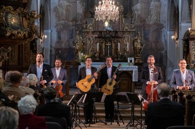 Epoque Quartet a Duo Siempre nuevo vystoupili v broumovském kostele sv. Petra a Pavla