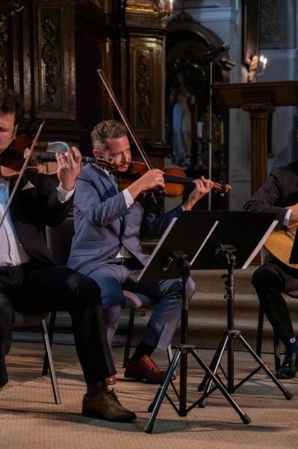 Epoque Quartet a Duo Siempre nuevo vystoupili v broumovském kostele sv. Petra a Pavla