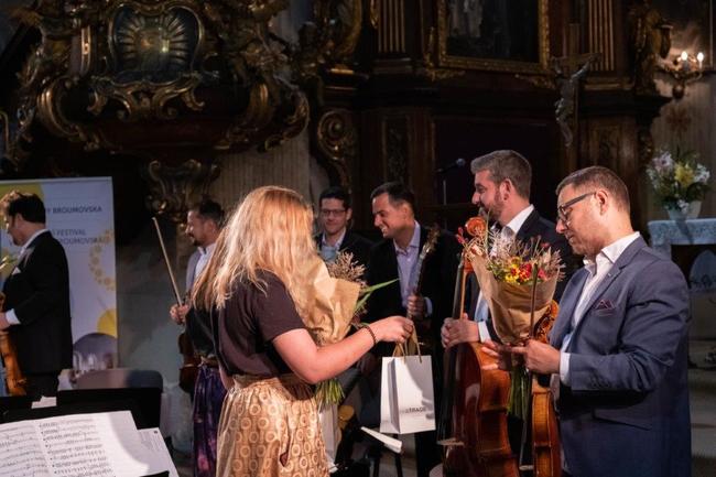 Epoque Quartet a Duo Siempre nuevo vystoupili v broumovském kostele sv. Petra a Pavla