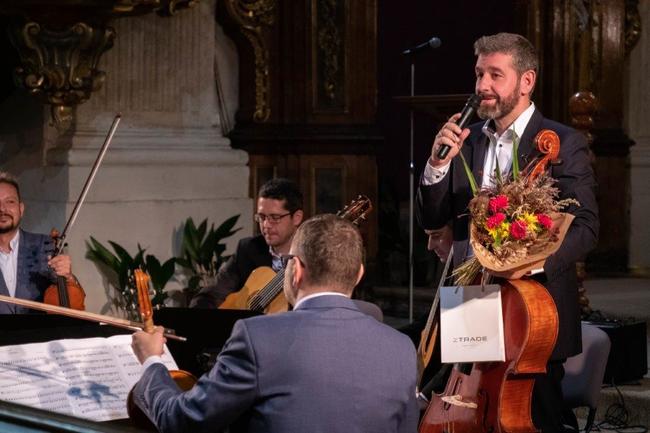 Epoque Quartet a Duo Siempre nuevo vystoupili v broumovském kostele sv. Petra a Pavla