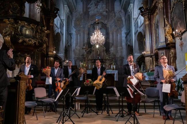 Epoque Quartet a Duo Siempre nuevo vystoupili v broumovském kostele sv. Petra a Pavla