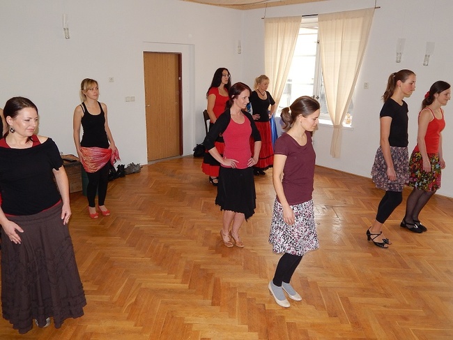 Španělský večer taneční skupiny Las Babuchas doplní kurz flamenca pro začátečníky 