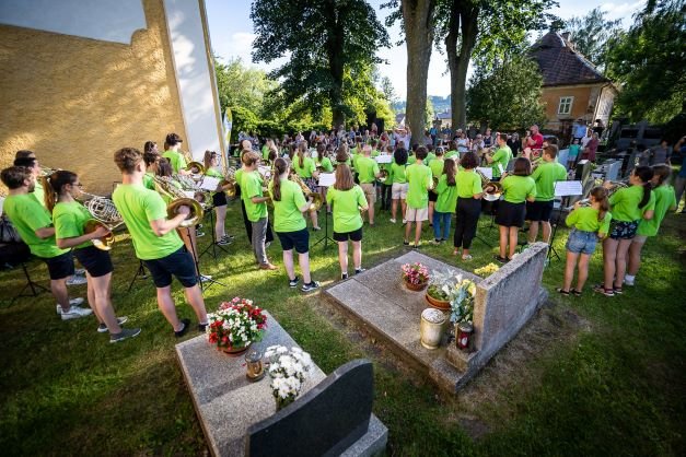 Účastníci Letních hornových kurzů ve Vernéřovicích