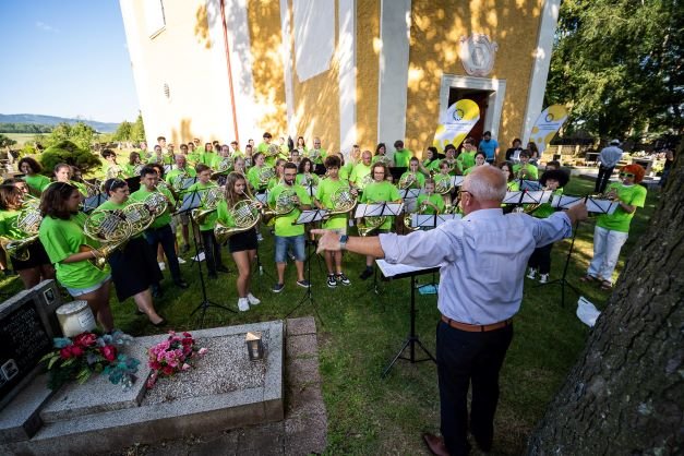 Účastníci Letních hornových kurzů ve Vernéřovicích
