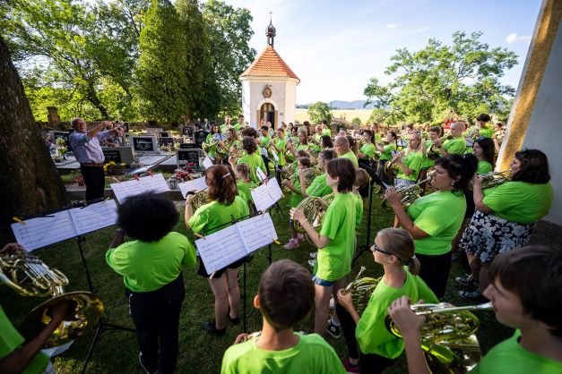 Účastníci Letních hornových kurzů ve Vernéřovicích