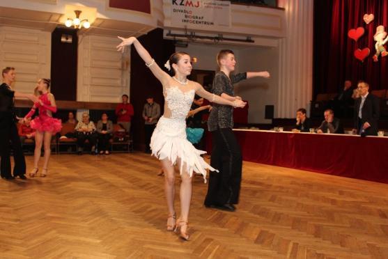 Broumovští tanečníci společenského tance sourozenci Jindřich a Štěpánka Novotní mají za sebou úspěšnou sezónu