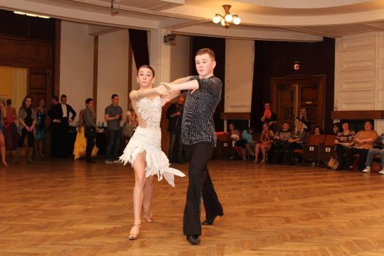 Broumovští tanečníci společenského tance sourozenci Jindřich a Štěpánka Novotní mají za sebou úspěšnou sezónu