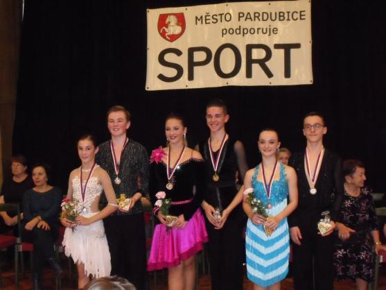 Broumovští tanečníci společenského tance sourozenci Jindřich a Štěpánka Novotní mají za sebou úspěšnou sezónu
