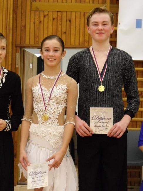 Broumovští tanečníci společenského tance sourozenci Jindřich a Štěpánka Novotní mají za sebou úspěšnou sezónu