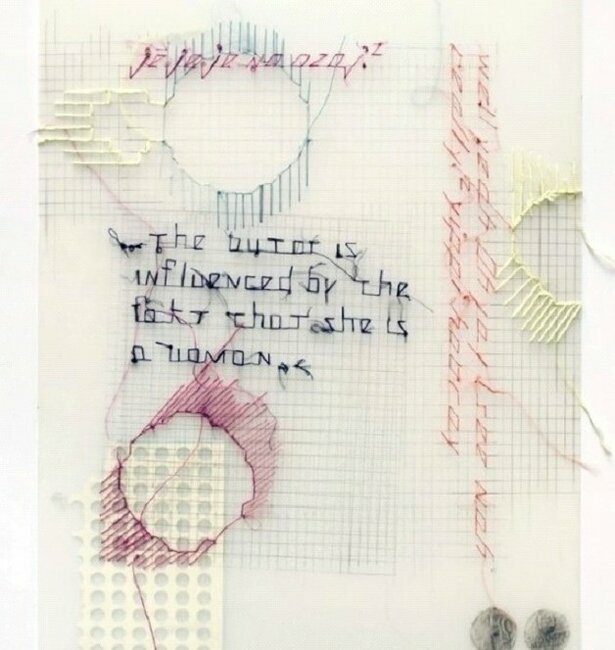 Umělkyně Emőke Vargová přiváží do Broumova výstavu „Jsem zašitá“ 