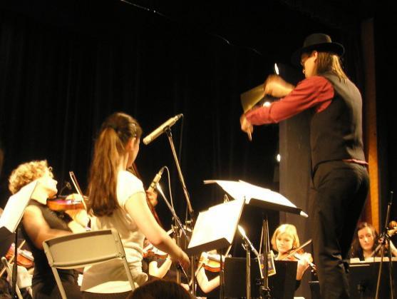 Posluchači připravili Police Symphony Orchestra v Polici nad Metují bouřlivé ovace