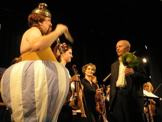 Posluchači připravili Police Symphony Orchestra v Polici nad Metují bouřlivé ovace