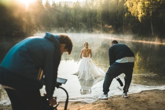 Zpěvačka Eva Matějovská vydává nový singl. Videoklip natáčela v Adršpachu