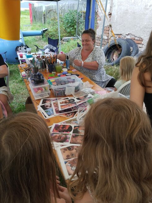 Tvrdý rap i křehká Bára Poláková. Bigboš Křinice se opět vydařil