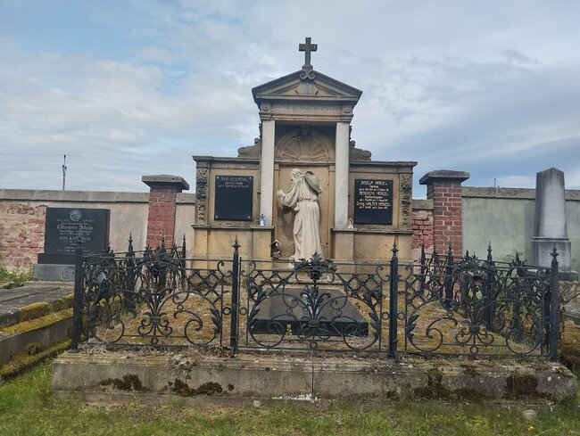 Postarat se o kamennou kroniku. Staré německé hroby mají šanci na záchranu