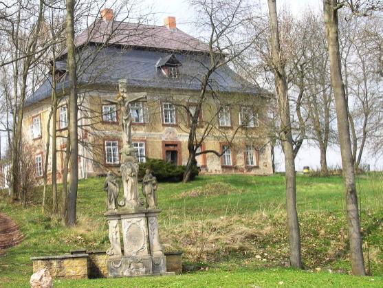 Fara v Heřmánkovicích na Broumovsku ožila zpěvem studentů hudební vědy Univerzity Karlovy v Praze