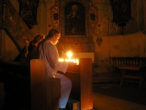 Fara v Heřmánkovicích na Broumovsku ožila zpěvem studentů hudební vědy Univerzity Karlovy v Praze