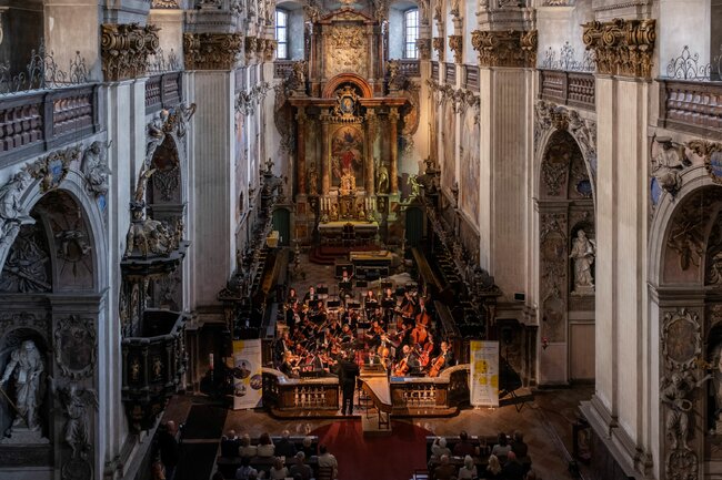 Za poklady vrcholí koncertem Valta versus Mozart