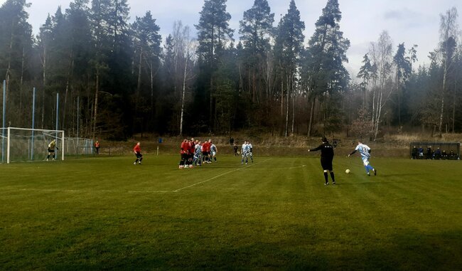 Spartak Police na začátku jarní části vede tabulku