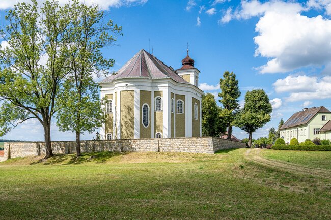 Bezděkov nad Metují vyhlašuje soutěž na nové sochy pro svůj kostel