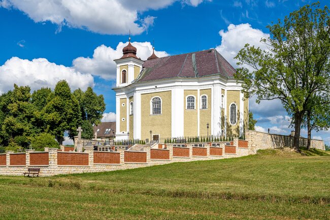 Bezděkov nad Metují vyhlašuje soutěž na nové sochy pro svůj kostel