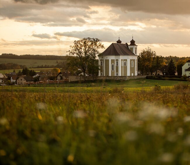 Bezděkov nad Metují vyhlašuje soutěž na nové sochy pro svůj kostel