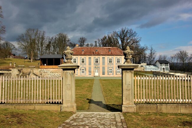 Začíná výstavní sezóna v Galerii dům a klášterní zahradě