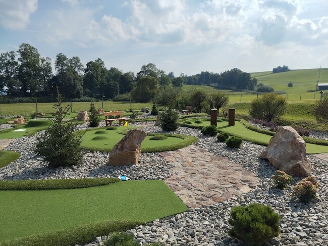 Artamon dokončil wellness i hřiště na adventure golf