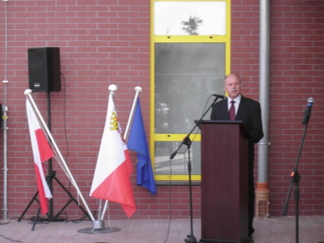 Nová sportovní hala a hřiště v Mieroszowě