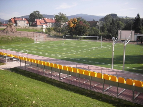 Nová sportovní hala a hřiště v Mieroszowě