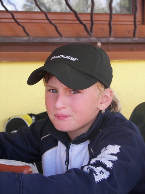 Hana Dušková z Broumova je na cestě k velké tenisové kariéře 