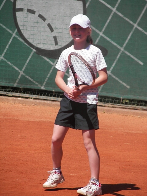 Hana Dušková z Broumova je na cestě k velké tenisové kariéře 