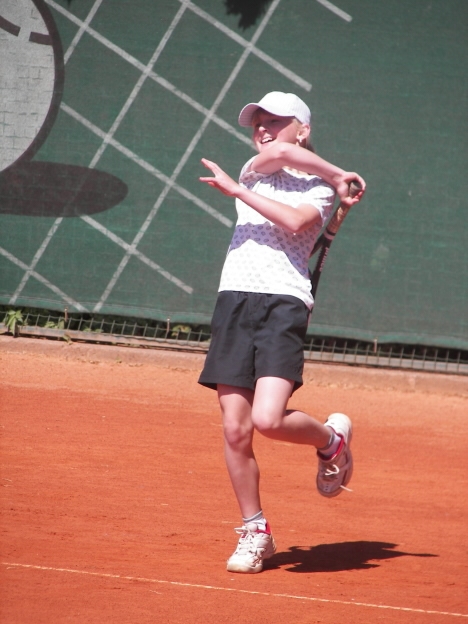 Hana Dušková z Broumova je na cestě k velké tenisové kariéře 