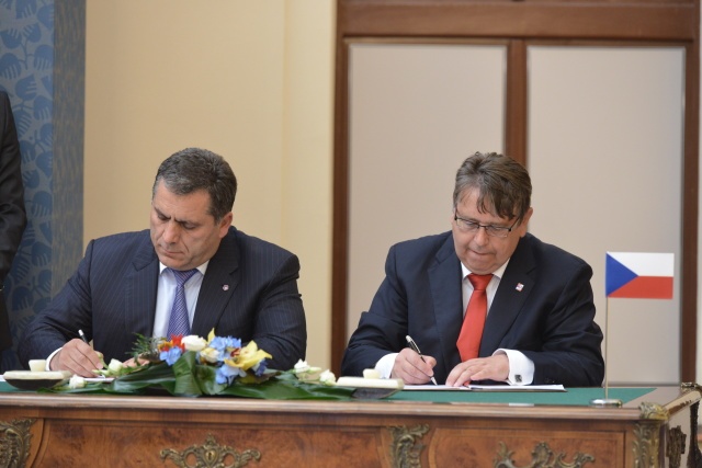 Hejtman Franc podepsal Memorandum o vzájemném porozumění mezi arménskou oblastí Tavuš a Královéhradeckým krajem