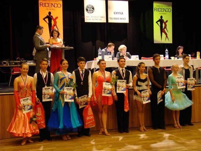 Páry Tanečního klubu Broumov si na soutěžích vytančily devět medailí 