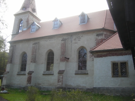 Nadšenci z Holandska rekonstruují kostel ve Vernéřovicích 