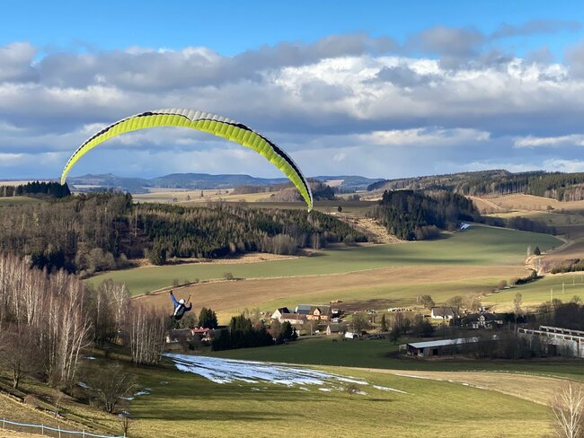 Cenu Broumovska za rok 2024 získal paraglidista Hugo Hadaš