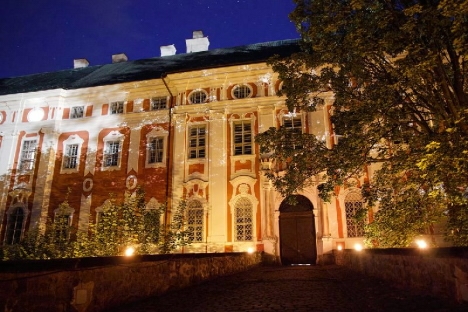 Noční prohlídky kláštera a jeho Zahrady* skončily 