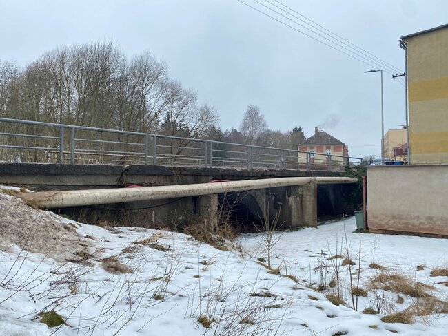 Most v Meziměstí se zatím opravovat nebude