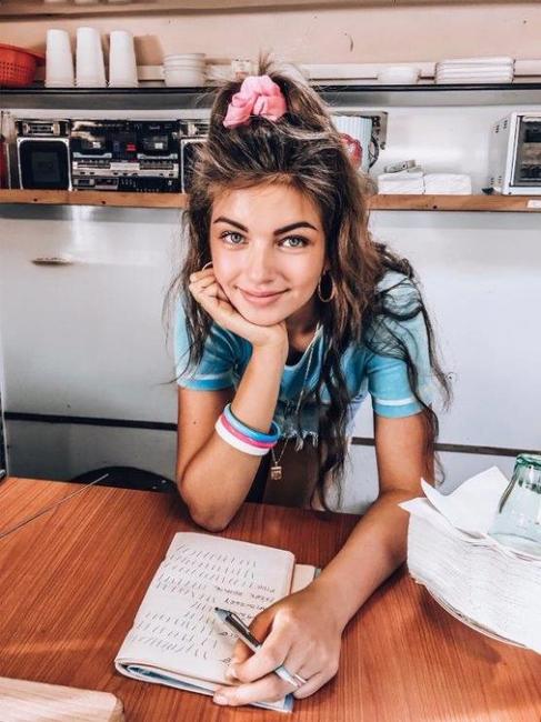 Tahle krásná princezna se rozhodně nenudí! Nové české superhrdince je teprve sedmnáct