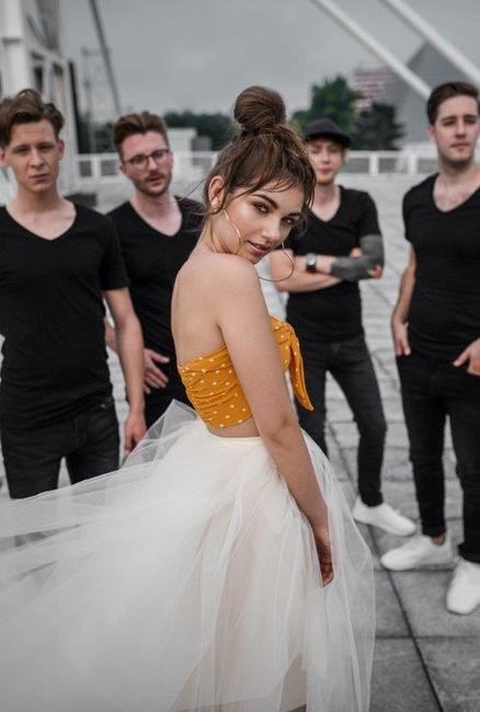 Tahle krásná princezna se rozhodně nenudí! Nové české superhrdince je teprve sedmnáct