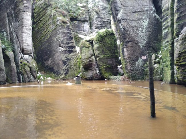 Voda zaplavila turistický okruh v Adršpachu