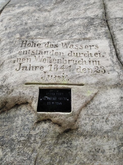 Voda zaplavila turistický okruh v Adršpachu