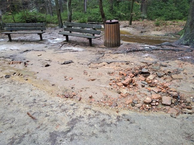 Voda zaplavila turistický okruh v Adršpachu