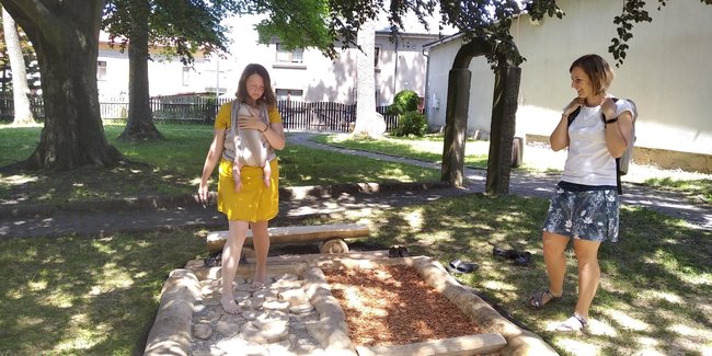 Bosonohou stezkou Pellyho parkem