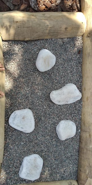 Bosonohou stezkou Pellyho parkem